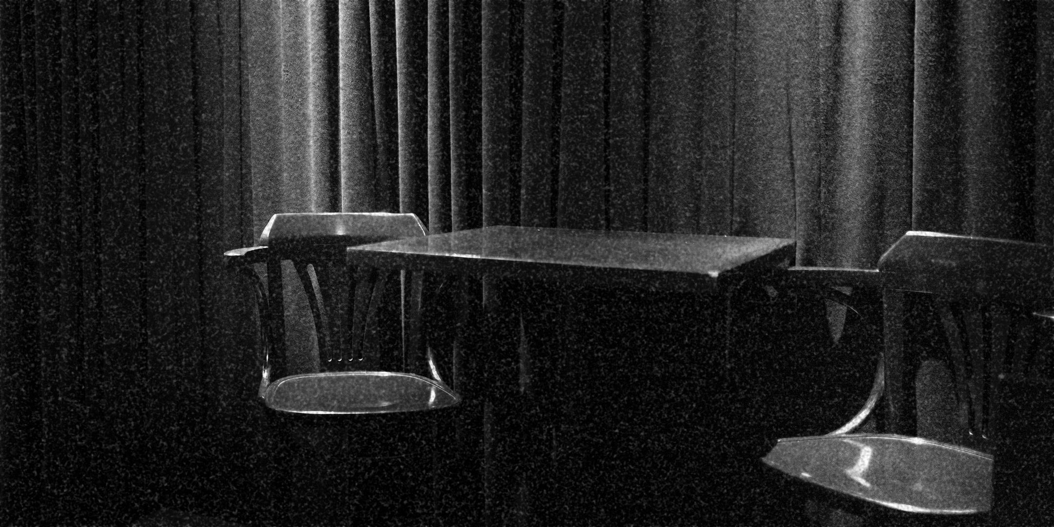 Mesas y conversatorios gnero negro