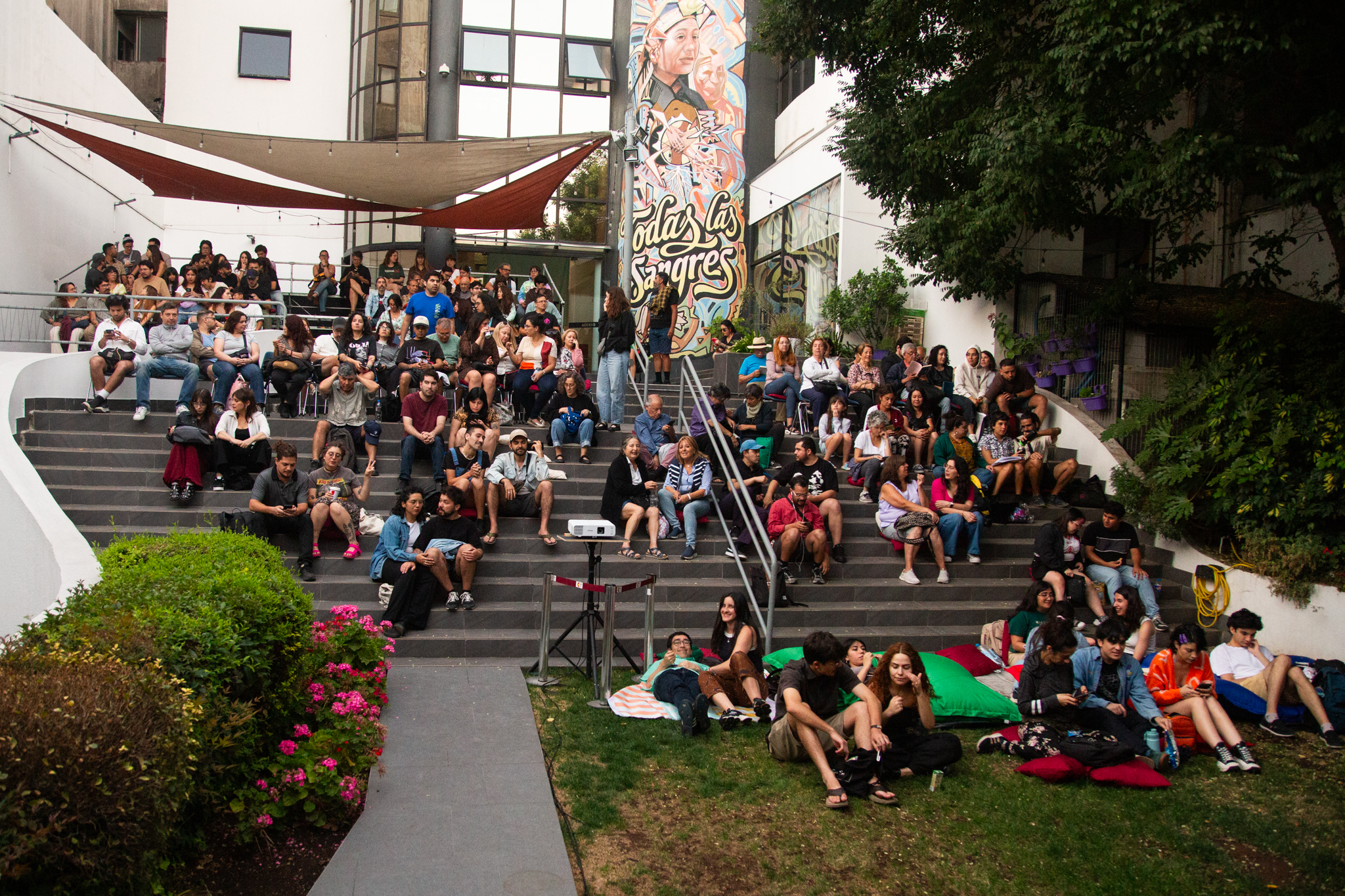 Vuelve “Cine a la fresca”, las noches de cine al aire libre en el CCESantiago